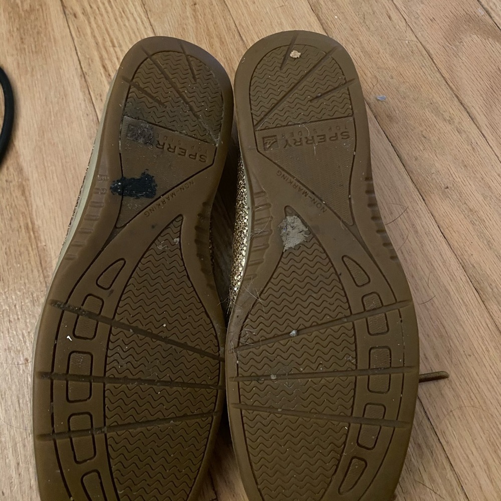 Gold sperrys - Picture 3 of 3